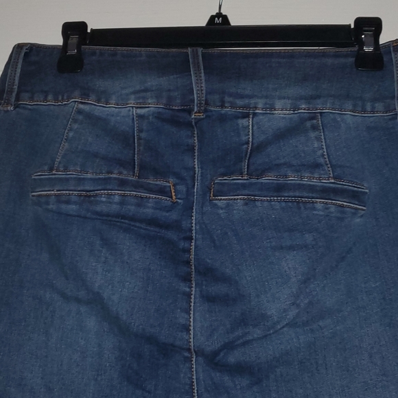 Jeans - Picture 4 of 4